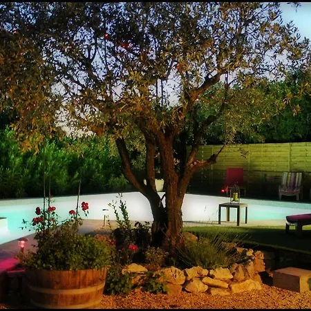 A L'oree Du Pin Alojamento de Acomodação e Pequeno-almoço Aix-en-Provence